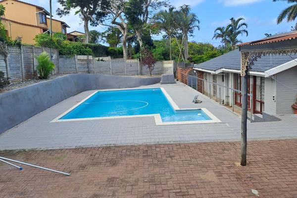 This elevated home is in situated in a lovely area of Umtentweni.  The home has lots of potential for the extended family, and consist ...