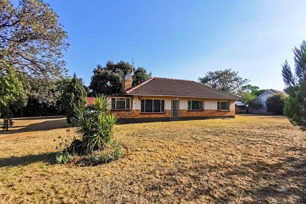 This corner property is located in Stilfontein Ext 4 and is situated on one of the main roads making it the ideal property to convert ...