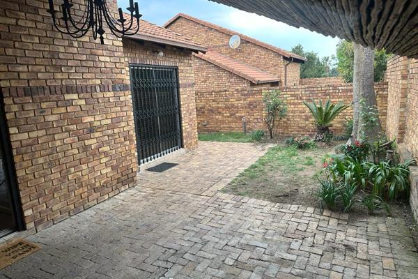 Monthly Rental - R9,500 per month excludes water
Prepaid Electricity
Deposit - R9,500
Available - 1st November 2024
Size - 90 ...