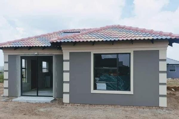 Experience the ultimate in comfort and affordability with our stunning 2 bedroom, 1 bathroom homes in Toekomsrus, Randfontein! These ...