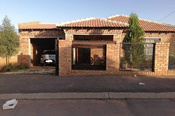 Neat beautiful house is for sale in Odin burg Gardens Mabopane , Odin burg Gardens is a new developing area in Mabopane. This house ...