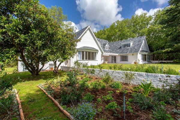 Discover the epitome of Secure and Boutique living in this exquisite Wine estate in Constantia with controlled access, boasting a ...