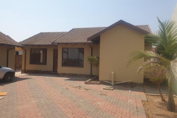 House available To Let in Seshego D (Zone 4). The house is near Seshego Zone 4 Clinic, Seshego Plaza. 

The Property is well looked ...