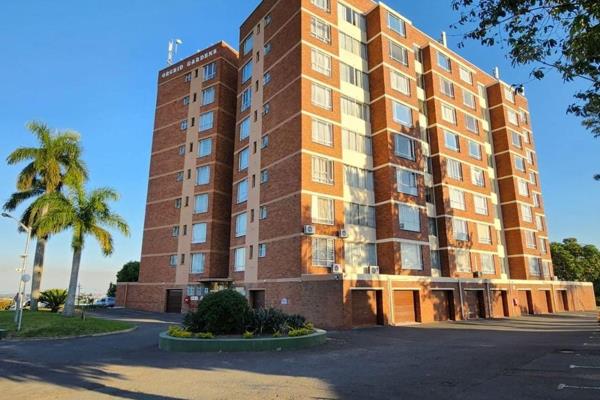 This 2 bedroom open plan apartment in the heart of Malvern boasts an array of amenities, playgrounds for the kids, a lovely braai area ...