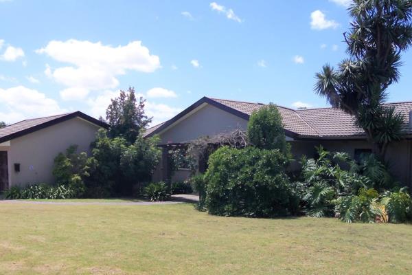 Comfortable family home in quiet road in the upmarket suburb of Sonstraal, Durbanville. ...