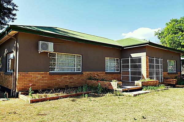 This 4-bedroom house consists of:

- 4 Bedrooms with built-in cupboards.
- Spacious sitting room.
- Open-plan dining room.
- ...