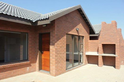 2 Bedroom Townhouse to rent in Hillside