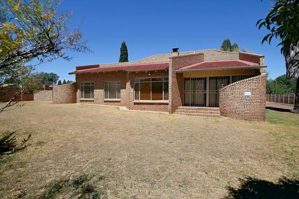 Your family and loved ones will enjoy the open plan lay out and ample natural light throughout the home provided by lovely big windows. ...