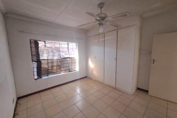 3Bedroom House with two bathrooms in Security Complex ,well fitted  bedrooms and Kitchen..,Double with open living area, Car Port,Wall ...