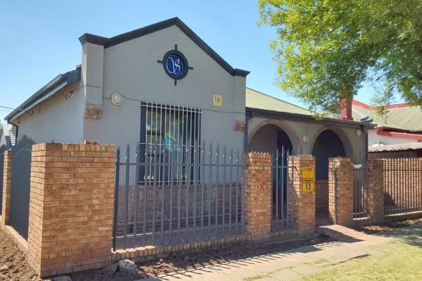 Corner stand offers a lounge and kitchen with two huge bedrooms and a bathroom. Outside tiolet. 


Neat property for sale in Benoni. ...