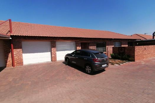 3 Bedroom Townhouse for sale in Nigel Central