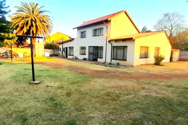 Huge stand | Great investment | No loadshedding zone

Value for money!
Lovely Family Home with a Flatlet! 
Bargain alert!
This ...
