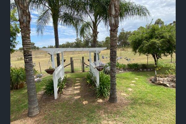 Discover a unique opportunity to own a piece of paradise with this exceptional vacant land in Hammarsdale, boasting a pristine river ...