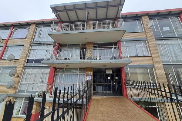 3rd floor tulbach/north facing
rental history needed
deposit r8250-00/24hr ...