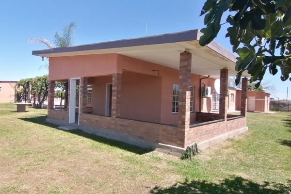 Spacious house surrounded with the peace and quite of nature.

4 Bedrooms
2 Bathrooms
Large open plan living area (sitting and TV ...