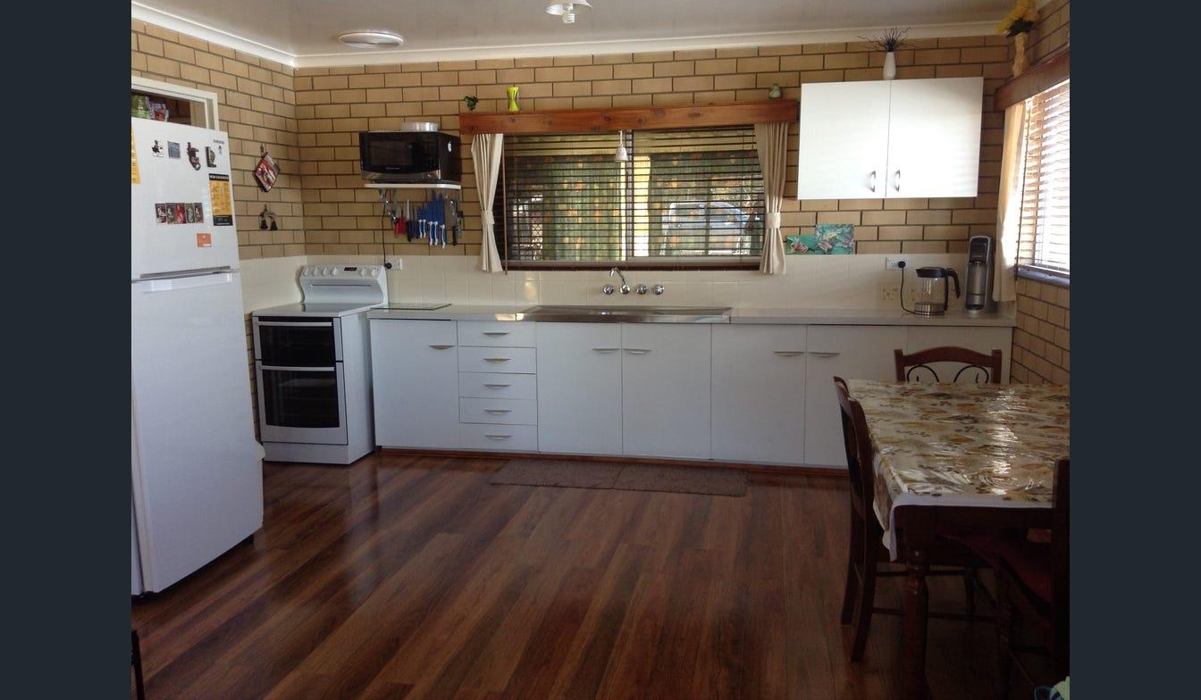 3 Bedroom House for sale in Pioneer Park P24113394838