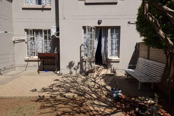 Groundfloor Unit with Garden
1 Bedroom
1 Bathroom
Kitchen
Lounge.
Water and utilities included in rent
Available 1 January 2025