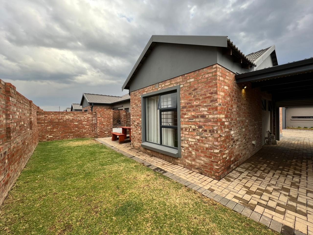 2 Bedroom Townhouse for sale in Van Der Hoff Park P24113398512