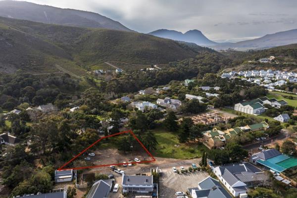 This prime 2096m2 vacant land commercial property is situated in the picturesque Hemel ...