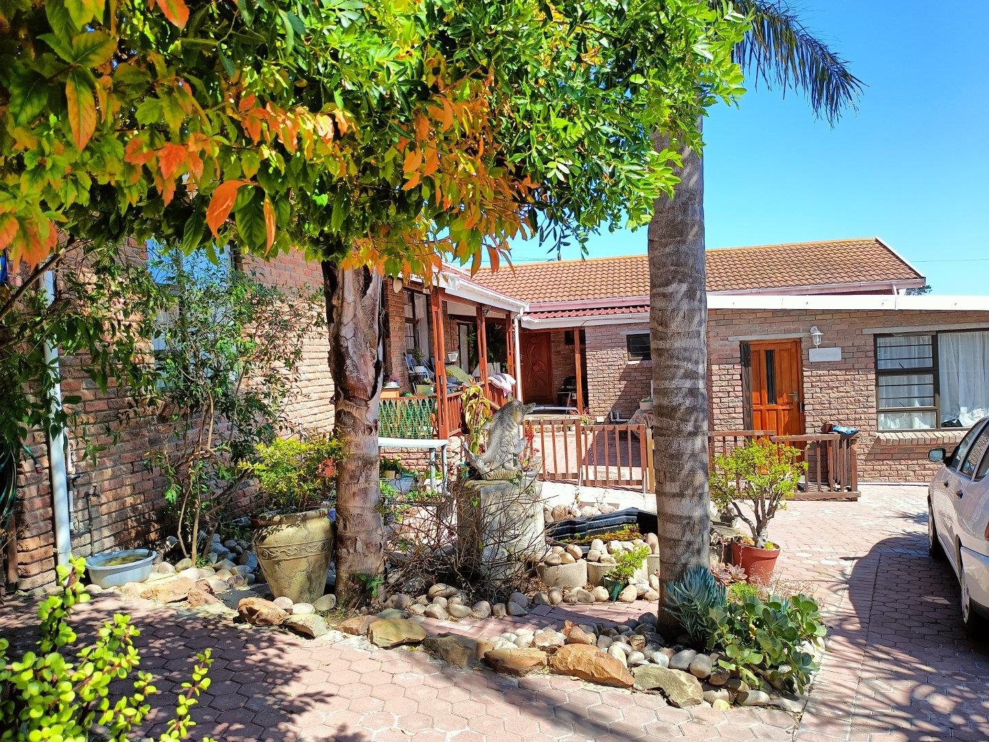 4 Bedroom House for sale in Fraaiuitsig Rika Close 4 P24113400697