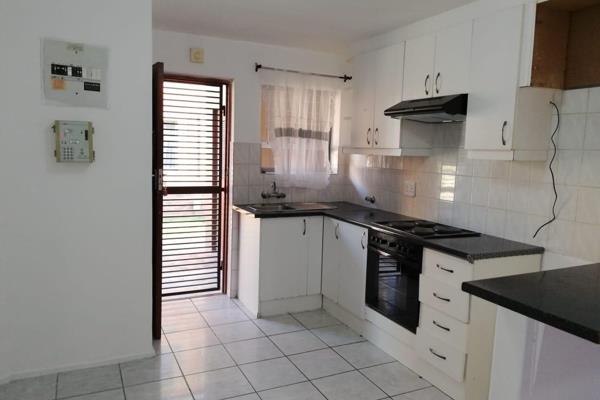Discover the charm of this inviting ground floor apartment located in Wilger Park oin Oakglen, Bellville. 

Beyond its doors lies a ...