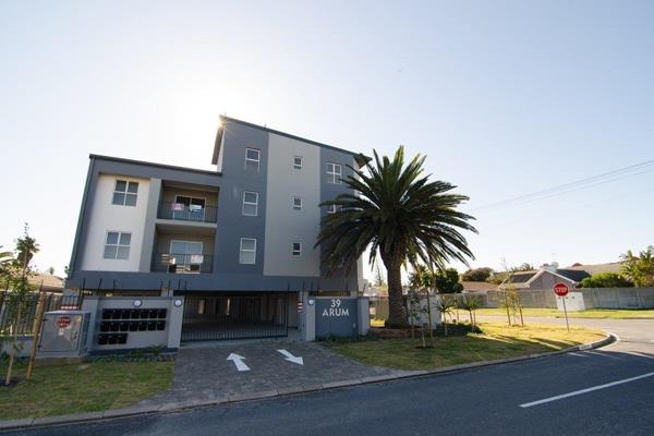 This apartment is perfectly located in a quiet area of Bloubergrant in Arum Road on the ...