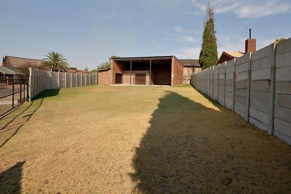 Ideally situated in a sought after area
perfect for a future dream house

close to jj van der merwe school