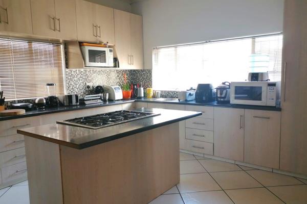 Move in and stay family home build situated near schools, Springs gate and a few minutes away from N17 and N12 Highway.

 3 Spacious ...