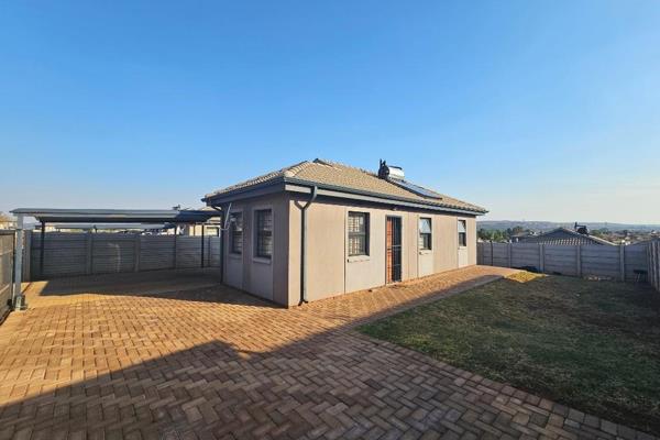 This newly constructed property boasts three generously sized rooms and two bathrooms, one of which is an en-suite in the master ...