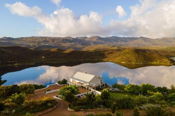 Exclusive Mandate. This remarkable home is perfectly situated in a private setting in an exclusive waterfront position. An hour from Cape Town this end of the road property makes the most of its enviable location. It is one of 7 that have exclusive use of this private lake ...