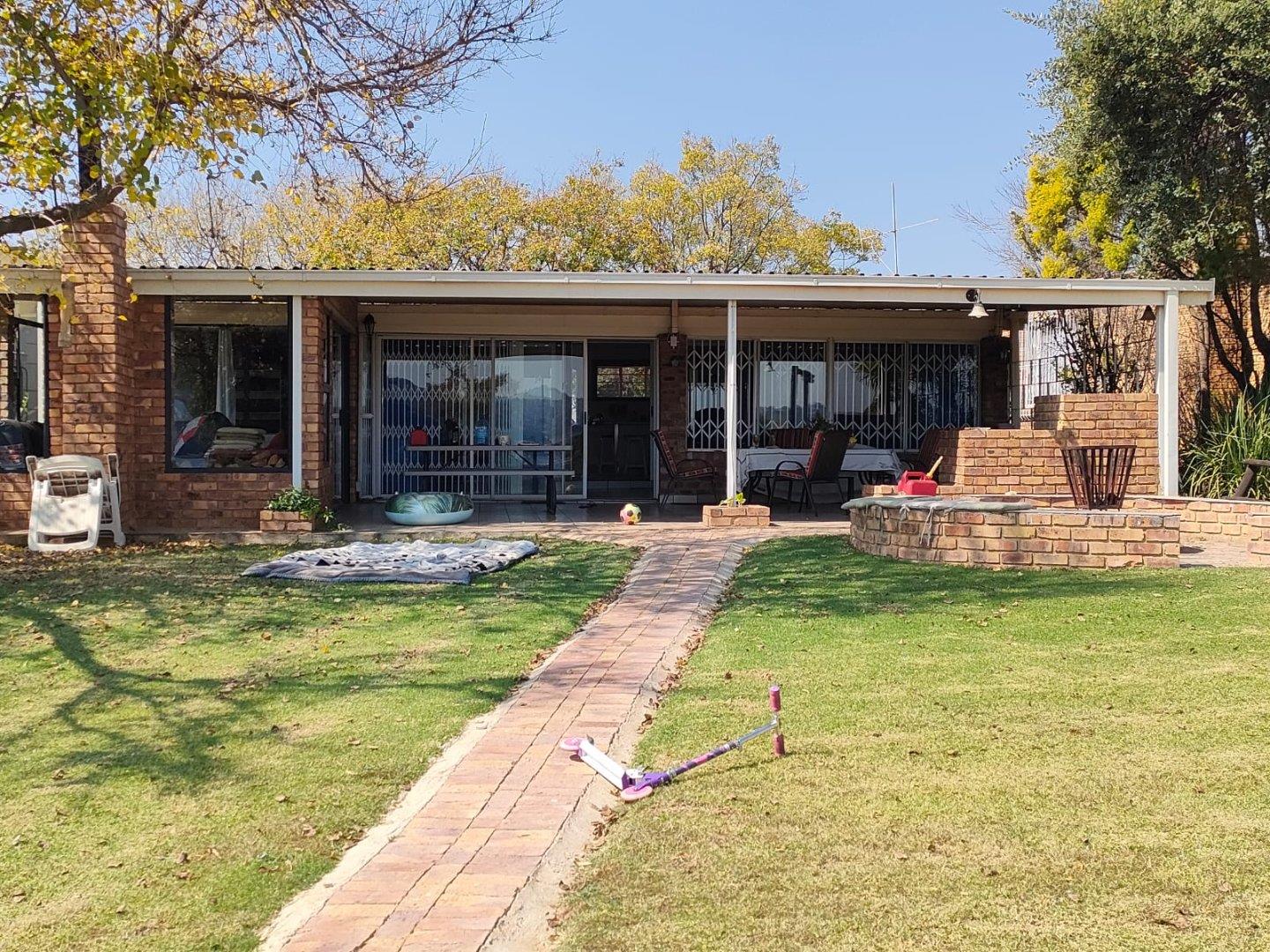 3 Bedroom House for sale in Bronkhorstspruit Central - Bajadam Resort ...