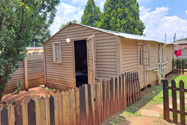 This wooden cottage is perfect for a Bachelor or an older couple. Close to shops &amp; other amenities. Recently painted.

This cosy ...