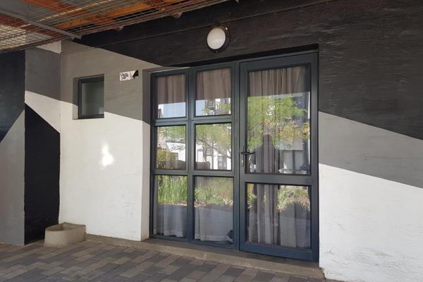 Back to the City
A well maintained and neat ground floor apartment. Situated in the heart of Maboneng. Maboneng is now the perfect ...