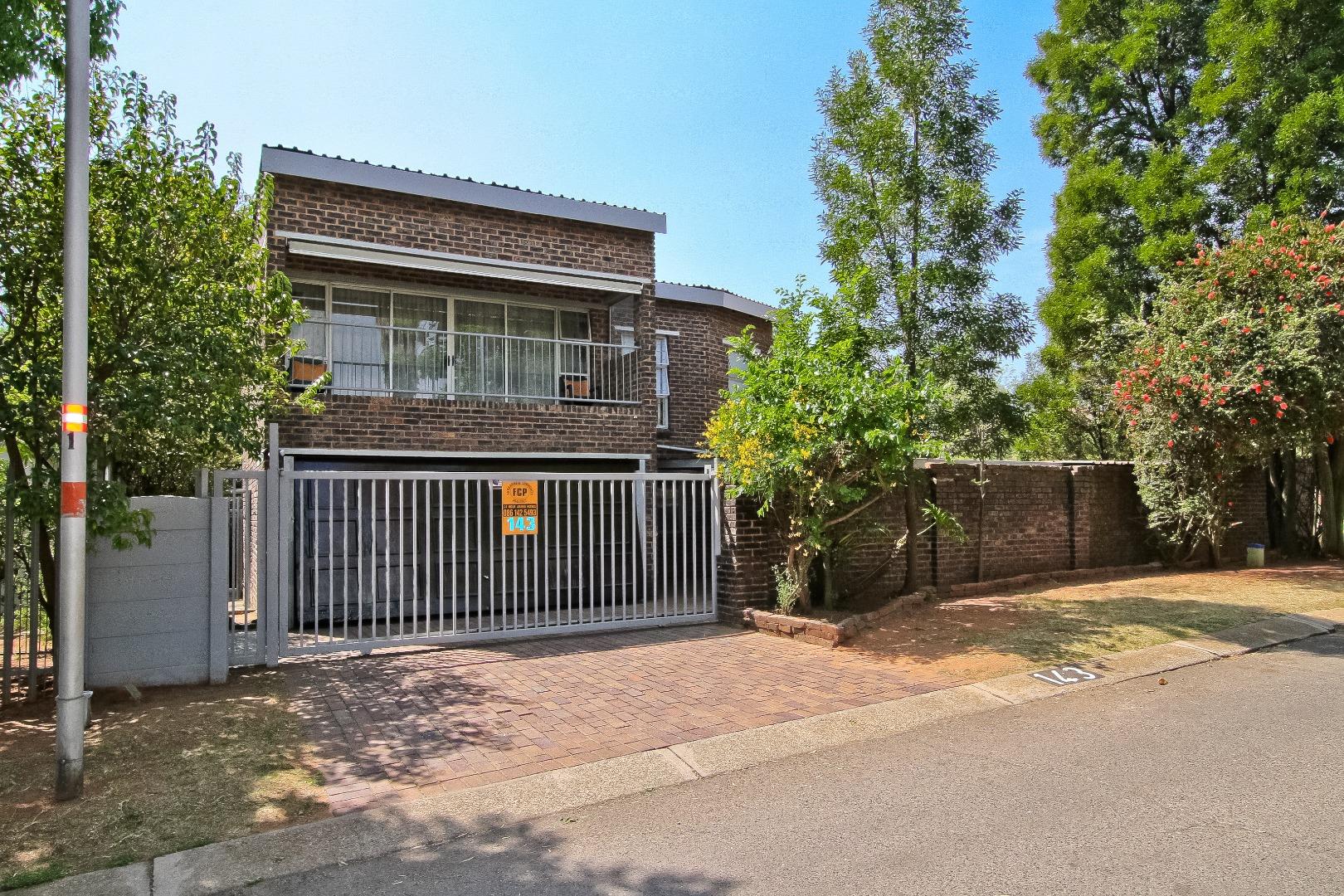 5 Bedroom House for sale in Farrarmere 143 Cambridge Street