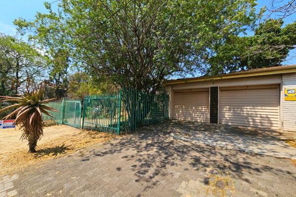 Stand size measuring 1869 sqm, this home on a large stand with loads of garden spaces and scenic views offers 3 bedrooms with ...