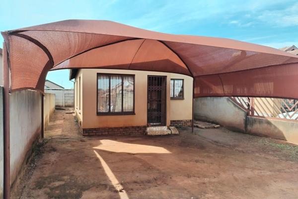 Welcome to this charming property located in Soshanguve VV. With its spacious layout and convenient amenities, this house is perfect ...