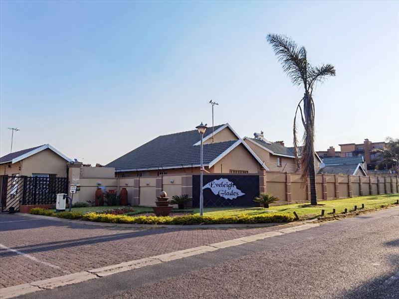 4 Bedroom House for sale in Eveleigh P24113432320