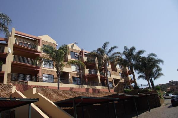 One bedroom one bathroom upstairs unit in upmarket complex... Outstanding golf coarse ...