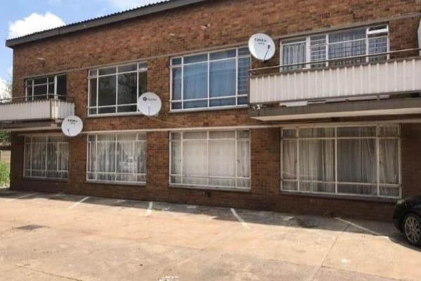 The ground floor flat is situated in the CBD of Vereeniging.

It is located near all the necessary amenities such as churches, shops ...