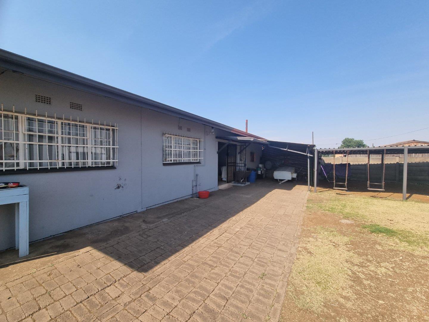 3 Bedroom House for sale in Vanderbijlpark CW 4 P24113437096
