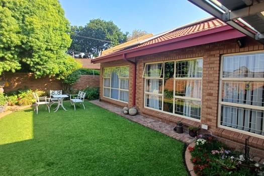 3 Bedroom Townhouse for sale in Vaalpark