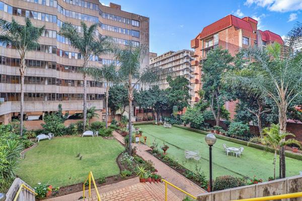 New on market, very affordable unit in Prestige Park.
Lovely garden with swimming pool, restaurant and care unit near hospitals and ...