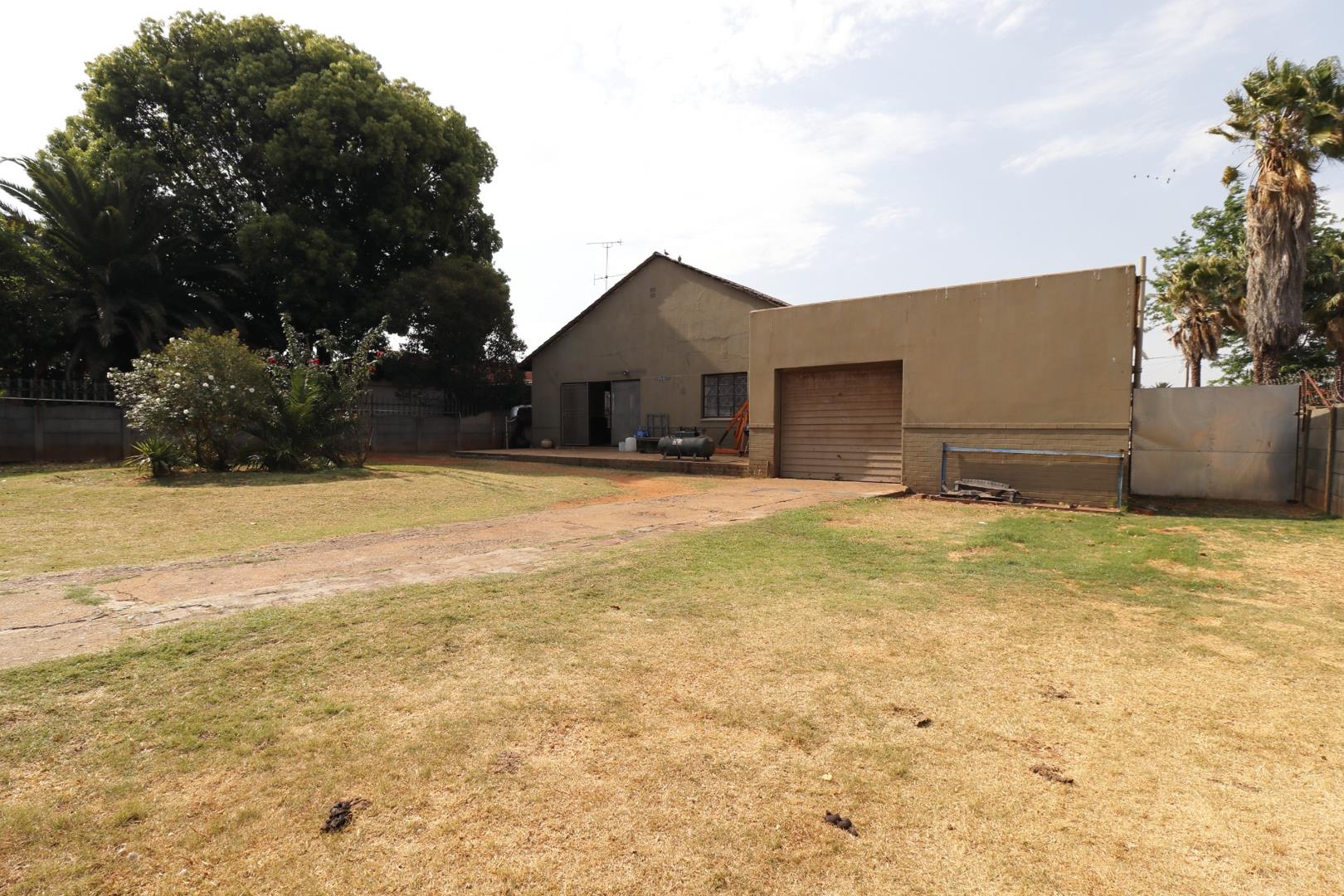 3 Bedroom House for sale in Strubenvale P24113439662