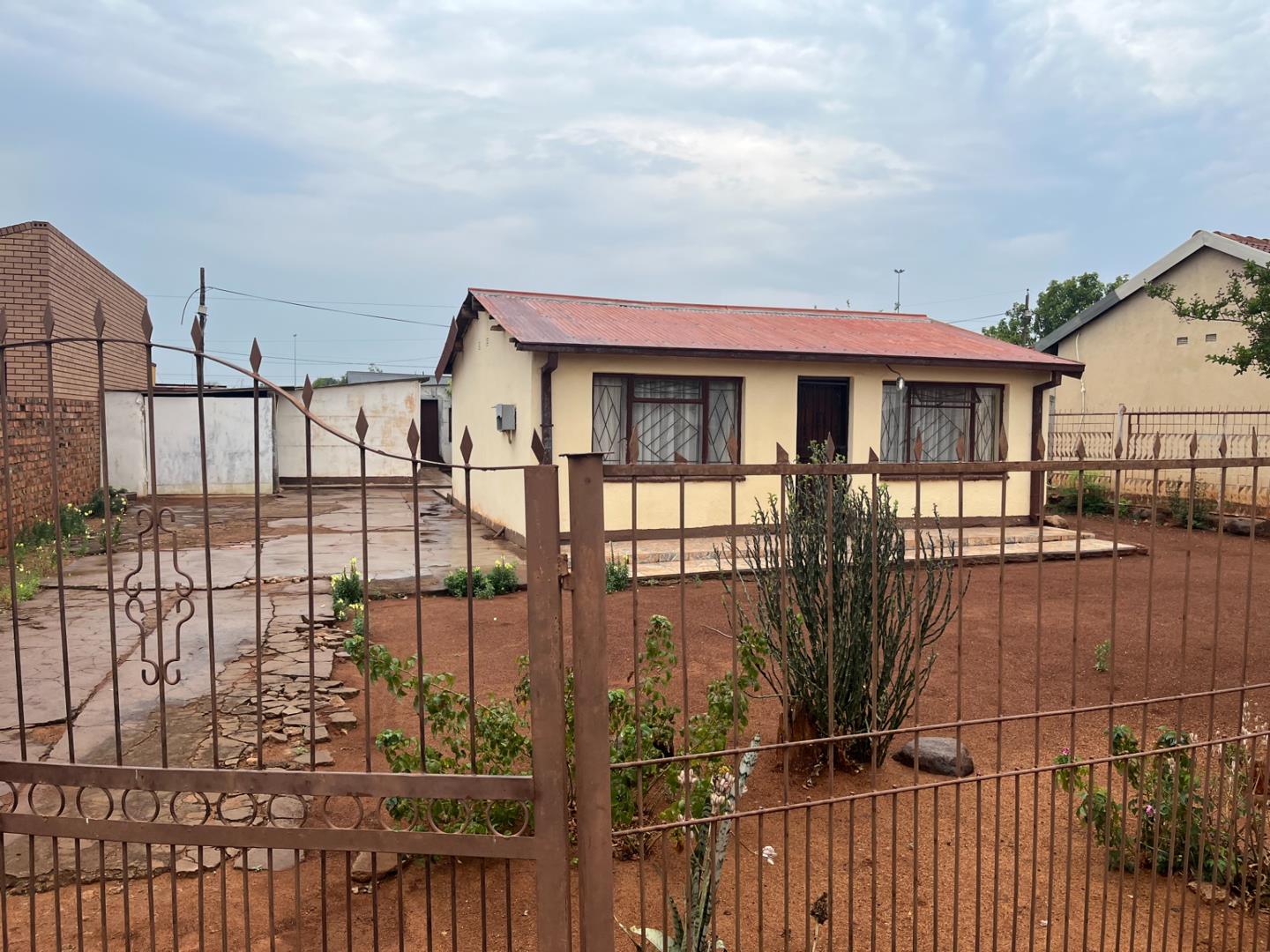 Garankuwa Unit 4 Property Property and houses for sale in Garankuwa