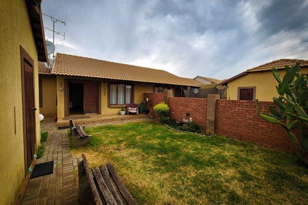 Located in Eleadah, on the R28 between Randfontein and West Rand Cons.
This home ...