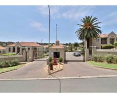 Townhouse for sale in Oakdene