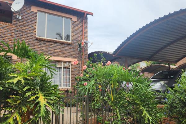 Spacious 1 bedroom apartment for sale in Hennopspark, walking distance to Zwartkop High School and Hennopspark Primary.

This spacious ...