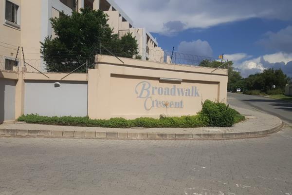 Neat and spacious 1 bed ground floor apartment for sale in the heart of Midrand. Very good investment for a small family starting up or ...