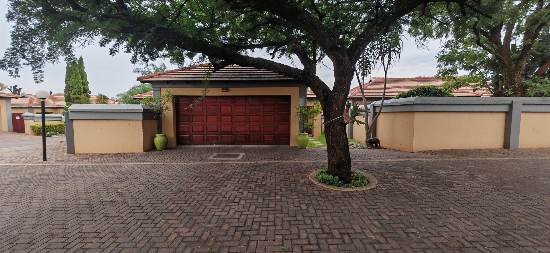 3 Bedroom House for sale in Heatherview P24113448916