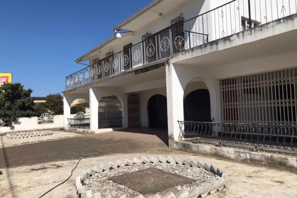 Pamgolding properties is proud to present this highly visible and well positioned double storey property to rent. The property offers ...